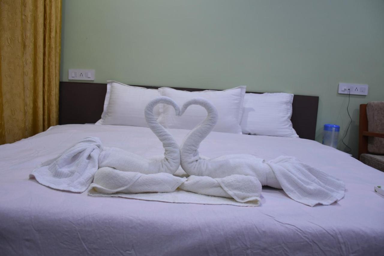 Hotel Aayes And Resort Shantiniketan Ruang foto