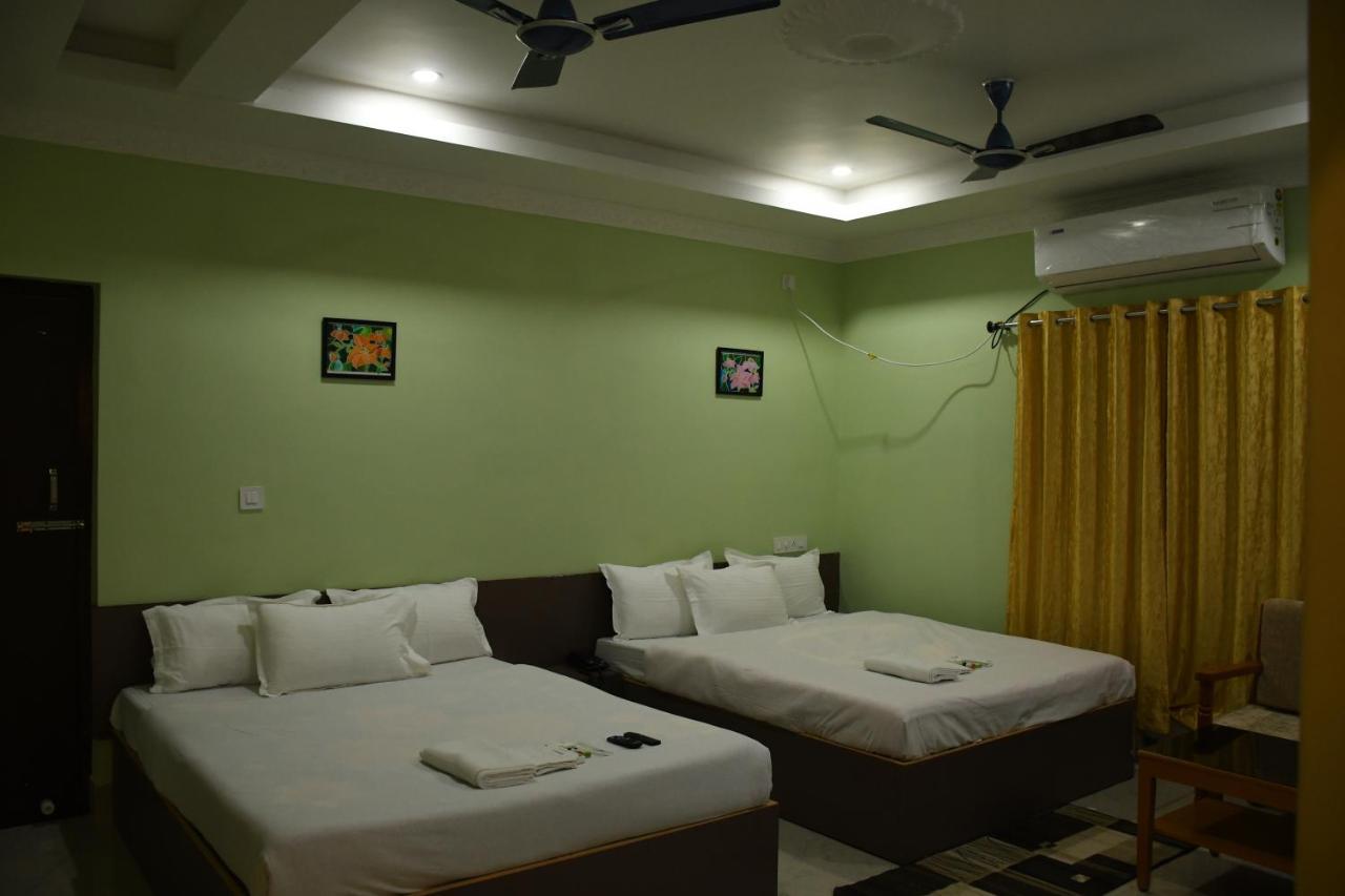 Hotel Aayes And Resort Shantiniketan Ruang foto